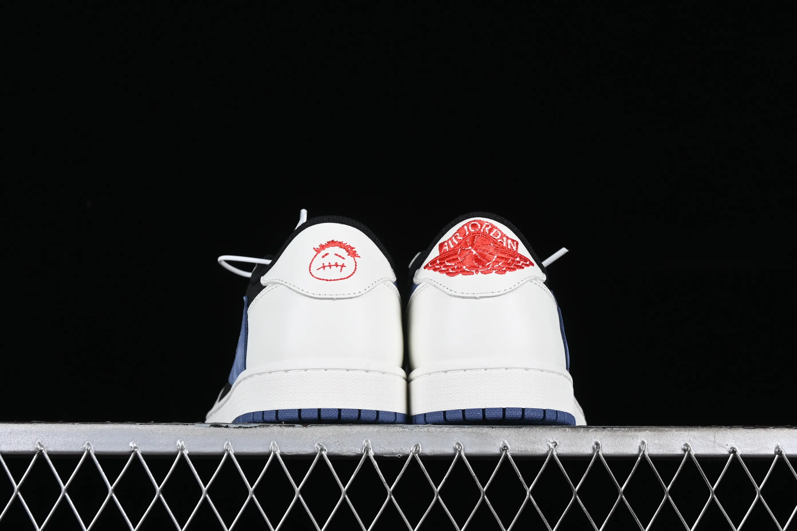 All Categories Air Jordan Jordan series basketball shoes Air Jordan 1 Low L version Travis Scott x Air Jordan 1 Low OG AJ1 Joe 1 overhead low-top basketball shoes DM7866-040